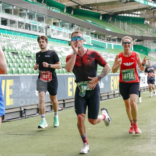 13.09.2026 - 21. swb-Marathon Bremen Michael Burmester http://msf.ph/oto/10420263 13.09.2026 12:58:43 Laufen im Stadion 141, 148, 191, 226, 232, 334, 511, 672, 745, 776, 789, 790, 909, 972, 1010, 1080, 1119, 1166, 1191, 1199, 1254, 1281, 1516, 1535, 1642, 1647, 1752, 1881, 1931, 1933, 2046, 2210, 2289, 2324, 2343, 2367, 2371, 2397, 2402, 2423, 2425, 2577, 2771, 2806, 2807, 2827, 2885, 2899, 2903, 2904, 2953, 2961, 2979, 3015, 3021, 3051, 3098, 3120, 3124, 3138, 3148, 3182, 3186, 3190, 3233, 3319, 3338, 3435, 3516, 3531, 3534, 3560, 3652, 3655, 3685, 3690, 3695, 3866, 3933, 3934, 3939, 4101, 205 meine-sportfotos.de
