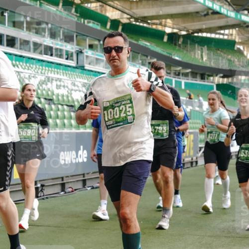 13.09.2026 - 21. swb-Marathon Bremen Michael Burmester http://msf.ph/oto/10420448 13.09.2026 13:21:36 Laufen im Stadion 128, 258, 343, 351, 423, 441, 601, 620, 704, 782, 851, 1060, 1094, 1129, 1158, 1177, 1316, 1344, 1409, 1417, 1439, 1446, 1518, 1657, 1669, 1676, 1697, 1729, 1808, 1846, 2010, 2064, 2139, 2201, 2258, 2278, 2290, 2349, 2394, 2395, 2414, 2417, 2437, 2501, 2519, 2551, 2588, 2619, 2632, 2652, 2660, 2685, 2711, 2736, 2793, 2828, 2886, 2954, 2964, 2995, 3004, 3010, 3017, 3018, 3022, 3034, 3035, 3036, 3037, 3070, 3074, 3102, 3139, 3144, 3225, 3264, 3351, 3682, 3784 meine-sportfotos.de