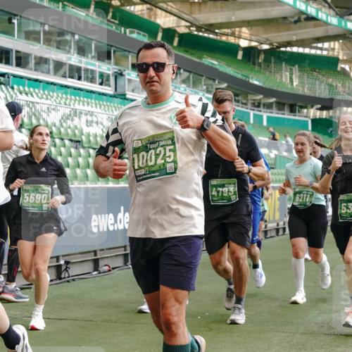 13.09.2026 - 21. swb-Marathon Bremen Michael Burmester http://msf.ph/oto/10420459 13.09.2026 13:21:36 Laufen im Stadion 128, 258, 343, 351, 423, 441, 601, 620, 704, 782, 851, 1060, 1094, 1129, 1158, 1177, 1316, 1344, 1409, 1417, 1439, 1446, 1518, 1657, 1669, 1676, 1697, 1729, 1808, 1846, 2010, 2064, 2139, 2201, 2258, 2278, 2290, 2349, 2394, 2395, 2414, 2417, 2437, 2501, 2519, 2551, 2588, 2619, 2632, 2652, 2660, 2685, 2711, 2736, 2793, 2828, 2886, 2954, 2964, 2995, 3004, 3010, 3017, 3018, 3022, 3034, 3035, 3036, 3037, 3070, 3074, 3102, 3139, 3144, 3225, 3264, 3351, 3682, 3784 meine-sportfotos.de