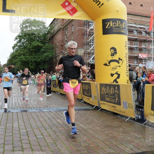 13.09.2026 - Kiel Lauf Yannick Fuchs http://msf.ph/oto/10420606 13.09.2026 09:42:30 Ziel 445, 771, 1045, 1777, 2608, 2914, 2955, 2977, 4548, 5559, 6075, 6099, 6213, 6423, 6542, 6913, 12190, 133, 570, 699, 772, 792, 2910, 3357, 3676, 3801, 5011, 5105, 5276, 5336, 5774, 6599, 6620, 6797, 7687, 8476, 10938, 11793, 12723, 142, 762, 3827, 4322, 8532, 8870, 9519, 9592, 9706, 11721, 772, 4533, 5107, 6739, 7238, 8829, 9050, 12175 meine-sportfotos.de