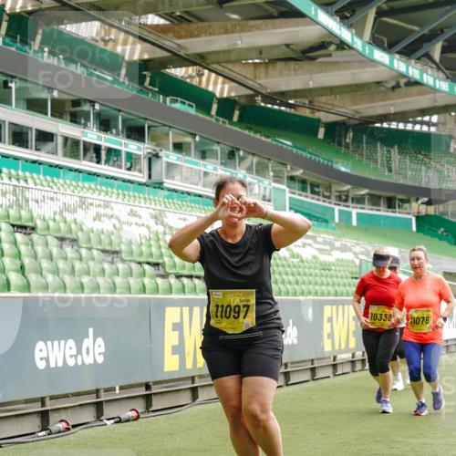 13.09.2026 - 21. swb-Marathon Bremen Michael Burmester http://msf.ph/oto/10420628 13.09.2026 10:44:21 Laufen im Stadion 10002, 10004, 10005, 10176, 10191, 10192, 10271, 10295, 10325, 10335, 10402, 10459, 10474, 10513, 10572, 10605, 10606, 10629, 10679, 10713, 10756, 10779, 10882, 10899, 10900, 10979, 10997, 10999, 11081, 11217, 11233, 11264, 11274, 11307, 11333, 11337, 11355, 11385, 11408, 11448, 11456, 11461, 11482, 11495, 11629, 11808, 11932, 11943, 12057, 12151, 12226, 12311, 12321, 12334 meine-sportfotos.de