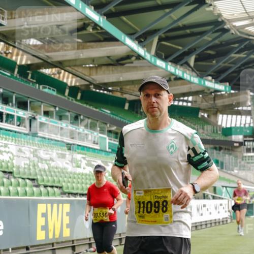 13.09.2026 - 21. swb-Marathon Bremen Michael Burmester http://msf.ph/oto/10420668 13.09.2026 10:44:23 Laufen im Stadion 10002, 10004, 10005, 10176, 10191, 10192, 10271, 10295, 10325, 10335, 10402, 10459, 10474, 10513, 10568, 10572, 10605, 10606, 10629, 10679, 10713, 10756, 10779, 10882, 10899, 10900, 10979, 10997, 10999, 11081, 11217, 11233, 11264, 11274, 11307, 11333, 11337, 11355, 11385, 11408, 11448, 11456, 11461, 11482, 11495, 11629, 11808, 11932, 11943, 12057, 12151, 12226, 12311, 12321, 12334 meine-sportfotos.de