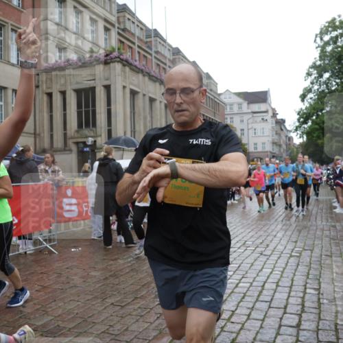 13.09.2026 - Kiel Lauf Yannick Fuchs http://msf.ph/oto/10420788 13.09.2026 10:53:14 Ziel 373, 2174, 2336, 2859, 3104, 3153, 3500, 4196, 5691, 5924, 6055, 6104, 6181, 6374, 7869, 8422, 8483, 8518, 10276, 10367, 11074, 11097, 11253, 11919, 12217, 12405, 12844, 127, 154, 158, 172, 398, 1071, 1083, 1426, 1433, 1486, 1535, 1550, 1634, 1812, 2069, 2089, 2735, 3050, 3054, 3059, 3173, 3431, 3452, 3514, 3587, 3657, 3875, 4570, 5329, 5642, 5643, 5710, 5838, 6015, 6161, 6201, 6695, 6777, 7017, 7139, 7596, 7883, 8516, 8580, 8863, 8905, 8935, 9749, 10721, 11074, 1199, 172 meine-sportfotos.de