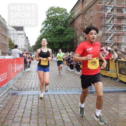 13.09.2026 - Kiel Lauf Yannick Fuchs http://msf.ph/oto/10420816 13.09.2026 09:42:42 Ziel 142, 762, 1045, 2608, 3827, 4322, 4548, 6075, 6423, 6913, 8532, 9519, 9592, 9706, 133, 445, 570, 771, 792, 1045, 1777, 2914, 2955, 2977, 3357, 3676, 4548, 5011, 5105, 5336, 5559, 5774, 6075, 6099, 6213, 6542, 6620, 6797, 7687, 8476, 10938, 11793, 12190, 12723, 1040, 1213, 3849, 3850, 5530, 7874, 8191, 8870, 9311, 9629, 11721, 11753, 12678, 570, 699, 792, 2910, 3801, 5011, 5276, 6599, 12723 meine-sportfotos.de