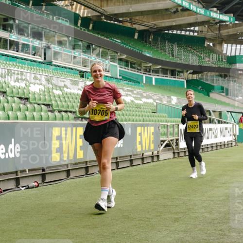 13.09.2026 - 21. swb-Marathon Bremen Michael Burmester http://msf.ph/oto/10420819 13.09.2026 10:44:30 Laufen im Stadion 10002, 10004, 10005, 10176, 10191, 10192, 10194, 10271, 10295, 10325, 10335, 10344, 10402, 10459, 10474, 10513, 10568, 10600, 10605, 10606, 10629, 10679, 10713, 10756, 10779, 10882, 10899, 10900, 10979, 10997, 10999, 11081, 11217, 11233, 11264, 11307, 11333, 11337, 11355, 11385, 11408, 11448, 11456, 11461, 11482, 11495, 11629, 11808, 11932, 11943, 12057, 12089, 12151, 12224, 12226, 12311, 12321, 12334 meine-sportfotos.de
