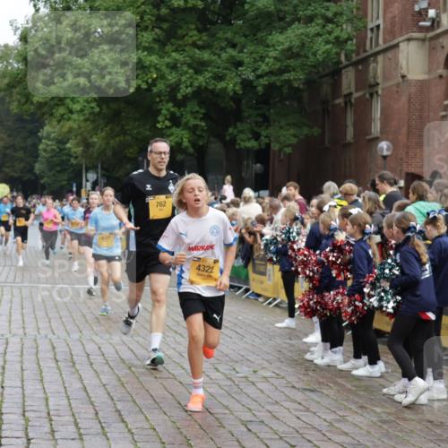 13.09.2026 - Kiel Lauf Yannick Fuchs http://msf.ph/oto/10420853 13.09.2026 09:42:46 Ziel 142, 762, 3827, 4322, 8532, 8870, 9311, 9519, 9592, 9706, 11721, 12678, 133, 445, 771, 1045, 1777, 2608, 2914, 2955, 2977, 3357, 3676, 4548, 5105, 5336, 5559, 5774, 6075, 6099, 6213, 6423, 6542, 6620, 6797, 6913, 7687, 8476, 9706, 10938, 11793, 12190, 1040, 1213, 3849, 3850, 5530, 7874, 8191, 9354, 9629, 11753, 570, 792, 3357, 5011, 5276, 5336, 5774, 6620, 7687, 8476, 12723 meine-sportfotos.de