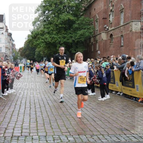13.09.2026 - Kiel Lauf Yannick Fuchs http://msf.ph/oto/10420872 13.09.2026 09:42:47 Ziel 142, 762, 3827, 4322, 8532, 8870, 9311, 9519, 9592, 9629, 11721, 12678, 133, 445, 771, 1045, 1777, 2608, 2914, 2955, 2977, 3357, 3676, 4548, 5105, 5559, 5774, 6075, 6099, 6213, 6423, 6542, 6797, 6913, 7687, 9706, 10938, 11793, 12190, 1040, 1213, 3849, 3850, 5530, 7874, 8191, 9354, 11753, 12259, 570, 792, 3357, 5011, 5276, 5336, 5774, 6620, 7687, 8476, 12723 meine-sportfotos.de