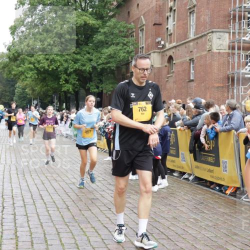 13.09.2026 - Kiel Lauf Yannick Fuchs http://msf.ph/oto/10420894 13.09.2026 09:42:48 Ziel 142, 762, 3827, 3849, 4322, 8532, 8870, 9311, 9519, 9592, 9629, 11721, 12678, 133, 445, 771, 1045, 1777, 2608, 2914, 2955, 2977, 3676, 4548, 5105, 5559, 5774, 6075, 6099, 6213, 6423, 6542, 6797, 6913, 9706, 10938, 11793, 12190, 1040, 1213, 3041, 3850, 5530, 7874, 8191, 9354, 11753, 12259, 570, 792, 3357, 5011, 5105, 5276, 5336, 5774, 6620, 7687, 8476, 11793, 12723 meine-sportfotos.de