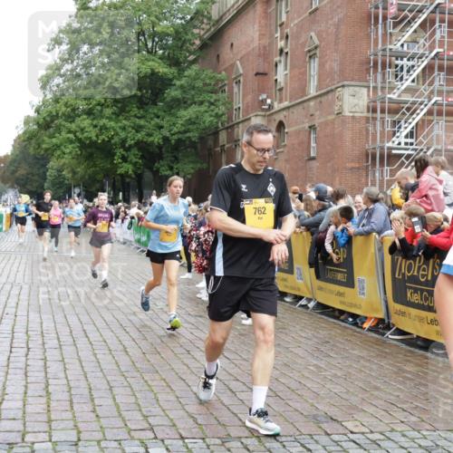 13.09.2026 - Kiel Lauf Yannick Fuchs http://msf.ph/oto/10420897 13.09.2026 09:42:48 Ziel 142, 762, 3827, 3849, 4322, 8532, 8870, 9311, 9519, 9592, 9629, 11721, 12678, 133, 445, 771, 1045, 1777, 2608, 2914, 2955, 2977, 3676, 4548, 5105, 5559, 5774, 6075, 6099, 6213, 6423, 6542, 6797, 6913, 9706, 10938, 11793, 12190, 1040, 1213, 3041, 3850, 5530, 7874, 8191, 9354, 11753, 12259, 570, 792, 3357, 5011, 5105, 5276, 5336, 5774, 6620, 7687, 8476, 11793, 12723 meine-sportfotos.de