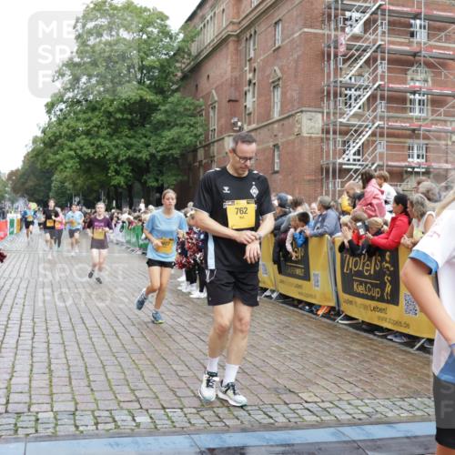 13.09.2026 - Kiel Lauf Yannick Fuchs http://msf.ph/oto/10420901 13.09.2026 09:42:48 Ziel 142, 762, 3827, 3849, 4322, 8532, 8870, 9311, 9519, 9592, 9629, 11721, 12678, 133, 445, 771, 1045, 1777, 2608, 2914, 2955, 2977, 3676, 4548, 5105, 5559, 5774, 6075, 6099, 6213, 6423, 6542, 6797, 6913, 9706, 10938, 11793, 12190, 1040, 1213, 3041, 3850, 5530, 7874, 8191, 9354, 11753, 12259, 570, 792, 3357, 5011, 5105, 5276, 5336, 5774, 6620, 7687, 8476, 11793, 12723 meine-sportfotos.de