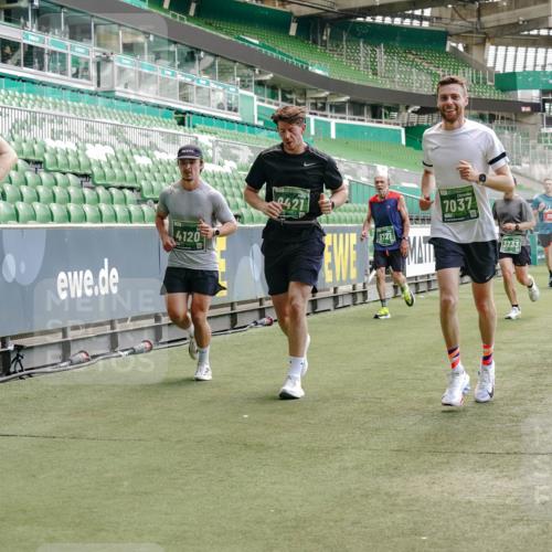 13.09.2026 - 21. swb-Marathon Bremen Michael Burmester http://msf.ph/oto/10420914 13.09.2026 12:59:05 Laufen im Stadion 141, 148, 191, 226, 232, 511, 672, 745, 789, 790, 909, 972, 1080, 1119, 1166, 1191, 1199, 1281, 1516, 1535, 1642, 1647, 1752, 1881, 1931, 1933, 2046, 2088, 2210, 2289, 2343, 2367, 2371, 2397, 2423, 2425, 2481, 2517, 2570, 2577, 2771, 2806, 2807, 2827, 2885, 2899, 2903, 2953, 2961, 2979, 3015, 3021, 3098, 3120, 3124, 3138, 3148, 3182, 3186, 3190, 3233, 3319, 3338, 3435, 3516, 3531, 3534, 3560, 3652, 3655, 3695, 3861, 3930, 3933, 3934, 205 meine-sportfotos.de