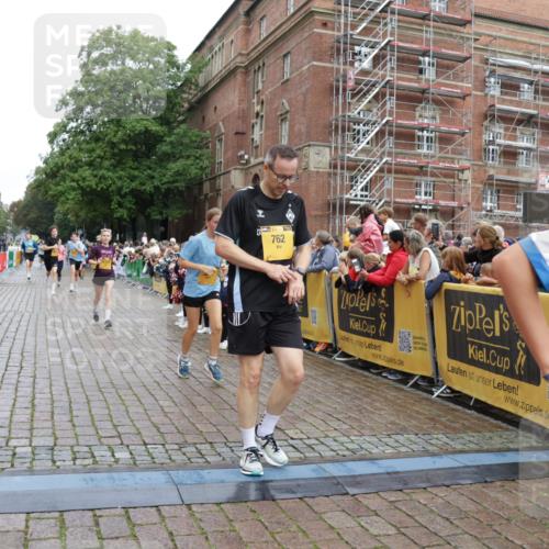 13.09.2026 - Kiel Lauf Yannick Fuchs http://msf.ph/oto/10420915 13.09.2026 09:42:49 Ziel 142, 762, 3827, 3849, 4322, 7874, 8532, 8870, 9311, 9519, 9592, 9629, 11721, 12678, 133, 142, 445, 771, 1045, 1777, 2608, 2914, 2955, 2977, 3676, 4548, 5105, 5559, 5774, 6075, 6099, 6213, 6423, 6542, 6797, 6913, 8532, 9706, 10938, 11793, 12190, 1040, 1213, 3041, 3850, 5530, 8191, 9354, 11753, 12259, 570, 792, 3357, 3676, 5011, 5105, 5336, 5774, 6620, 7687, 8476, 11793, 12723 meine-sportfotos.de