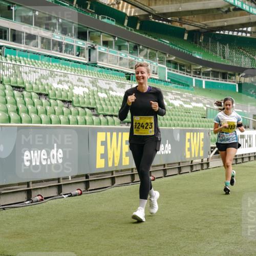 13.09.2026 - 21. swb-Marathon Bremen Michael Burmester http://msf.ph/oto/10420925 13.09.2026 10:44:32 Laufen im Stadion 10004, 10005, 10176, 10191, 10192, 10194, 10271, 10295, 10325, 10335, 10344, 10402, 10459, 10474, 10513, 10568, 10600, 10605, 10606, 10629, 10679, 10713, 10756, 10779, 10882, 10899, 10900, 10979, 10997, 10999, 11081, 11200, 11217, 11233, 11264, 11307, 11333, 11337, 11355, 11385, 11408, 11448, 11456, 11461, 11482, 11495, 11629, 11808, 11932, 11943, 12057, 12089, 12151, 12224, 12226, 12311, 12321, 12334, 12539 meine-sportfotos.de