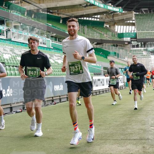 13.09.2026 - 21. swb-Marathon Bremen Michael Burmester http://msf.ph/oto/10420951 13.09.2026 12:59:05 Laufen im Stadion 141, 148, 191, 226, 232, 511, 672, 745, 789, 790, 909, 972, 1080, 1119, 1166, 1191, 1199, 1281, 1516, 1535, 1642, 1647, 1752, 1881, 1931, 1933, 2046, 2088, 2210, 2289, 2343, 2367, 2371, 2397, 2423, 2425, 2481, 2517, 2570, 2577, 2771, 2806, 2807, 2827, 2885, 2899, 2903, 2953, 2961, 2979, 3015, 3021, 3098, 3120, 3124, 3138, 3148, 3182, 3186, 3190, 3233, 3319, 3338, 3435, 3516, 3531, 3534, 3560, 3652, 3655, 3695, 3861, 3930, 3933, 3934, 205 meine-sportfotos.de