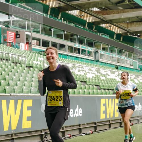 13.09.2026 - 21. swb-Marathon Bremen Michael Burmester http://msf.ph/oto/10421002 13.09.2026 10:44:33 Laufen im Stadion 10004, 10005, 10137, 10176, 10191, 10192, 10194, 10271, 10295, 10325, 10335, 10344, 10402, 10459, 10474, 10513, 10568, 10600, 10605, 10606, 10629, 10679, 10713, 10756, 10779, 10882, 10899, 10900, 10979, 10997, 10999, 11081, 11200, 11217, 11233, 11264, 11307, 11333, 11337, 11355, 11385, 11408, 11448, 11456, 11461, 11482, 11495, 11629, 11808, 11932, 11943, 12057, 12089, 12151, 12224, 12226, 12311, 12321, 12334, 12539 meine-sportfotos.de