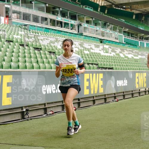 13.09.2026 - 21. swb-Marathon Bremen Michael Burmester http://msf.ph/oto/10421011 13.09.2026 10:44:34 Laufen im Stadion 10004, 10005, 10137, 10176, 10191, 10192, 10194, 10271, 10295, 10325, 10335, 10344, 10402, 10459, 10474, 10513, 10568, 10600, 10605, 10606, 10629, 10679, 10713, 10756, 10779, 10882, 10899, 10900, 10979, 10997, 10999, 11081, 11200, 11217, 11233, 11264, 11307, 11333, 11337, 11355, 11385, 11408, 11448, 11456, 11461, 11482, 11495, 11629, 11808, 11932, 11943, 12057, 12089, 12151, 12224, 12226, 12311, 12321, 12334, 12539 meine-sportfotos.de
