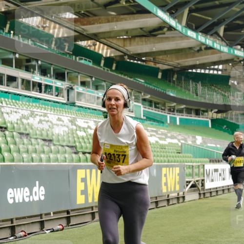 13.09.2026 - 21. swb-Marathon Bremen Michael Burmester http://msf.ph/oto/10421057 13.09.2026 10:44:35 Laufen im Stadion 10004, 10005, 10137, 10176, 10191, 10192, 10194, 10271, 10295, 10325, 10335, 10344, 10402, 10459, 10474, 10513, 10568, 10600, 10605, 10606, 10629, 10679, 10713, 10756, 10779, 10882, 10899, 10900, 10979, 10997, 10999, 11081, 11200, 11217, 11233, 11264, 11307, 11333, 11337, 11355, 11385, 11408, 11448, 11456, 11461, 11482, 11495, 11629, 11808, 11932, 11943, 12057, 12089, 12151, 12224, 12226, 12311, 12321, 12334, 12539 meine-sportfotos.de