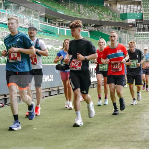 13.09.2026 - 21. swb-Marathon Bremen Michael Burmester http://msf.ph/oto/10421125 13.09.2026 12:59:12 Laufen im Stadion 141, 148, 191, 226, 232, 260, 342, 511, 672, 745, 789, 790, 972, 1080, 1119, 1166, 1191, 1199, 1209, 1281, 1493, 1494, 1516, 1642, 1647, 1752, 1931, 1933, 2046, 2088, 2210, 2289, 2343, 2367, 2397, 2425, 2481, 2517, 2570, 2577, 2771, 2806, 2807, 2827, 2885, 2899, 2914, 2953, 2961, 2979, 3015, 3021, 3098, 3120, 3124, 3138, 3148, 3186, 3190, 3233, 3273, 3319, 3338, 3435, 3516, 3531, 3534, 3560, 3652, 3655, 3695, 3861, 3930, 3933, 3934, 205 meine-sportfotos.de
