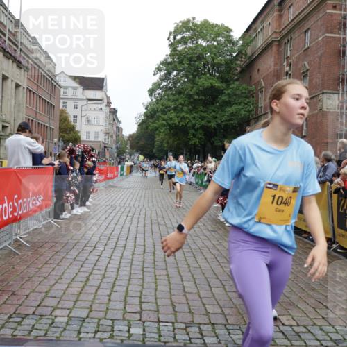 13.09.2026 - Kiel Lauf Yannick Fuchs http://msf.ph/oto/10421151 13.09.2026 09:43:04 Ziel 1040, 1213, 3041, 3850, 5530, 7874, 8191, 9354, 11753, 12259, 142, 762, 1045, 1777, 2608, 3827, 3849, 4322, 4548, 6075, 6213, 6423, 6913, 7874, 8532, 8870, 9311, 9519, 9592, 9629, 9706, 11721, 12190, 12678, 255, 623, 1508, 4256, 5929, 6377, 7099, 7532, 8066, 8808, 9933, 10047, 10118, 445, 771, 1045, 1777, 2914, 4548, 5559, 6075, 6099, 6213, 6542, 12190 meine-sportfotos.de