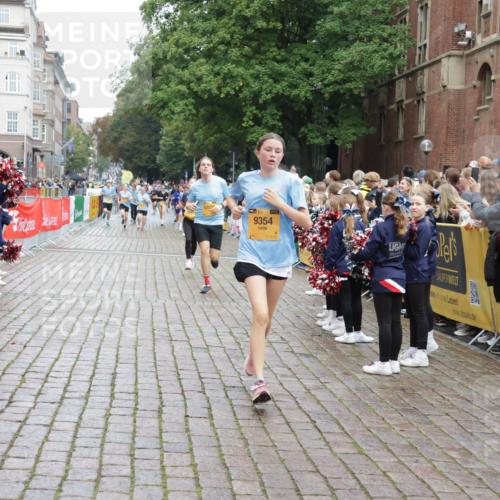 13.09.2026 - Kiel Lauf Yannick Fuchs http://msf.ph/oto/10421171 13.09.2026 09:43:06 Ziel 1040, 3041, 3850, 5530, 8191, 9354, 10047, 11753, 12259, 142, 762, 1045, 1213, 1777, 2608, 3827, 3849, 4322, 4548, 6075, 6213, 6423, 6913, 7874, 8532, 8870, 9311, 9519, 9592, 9629, 9706, 11721, 12678, 255, 623, 1508, 4256, 5929, 6377, 7099, 7532, 7857, 8066, 8808, 9933, 10118, 445, 771, 1045, 1777, 2608, 4548, 5559, 6075, 6099, 6213, 6423, 6542, 6913, 12190 meine-sportfotos.de