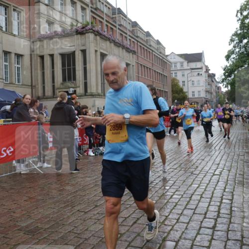 13.09.2026 - Kiel Lauf Yannick Fuchs http://msf.ph/oto/10421211 13.09.2026 10:53:53 Ziel 1117, 1424, 2033, 2683, 2843, 3092, 3817, 3822, 3886, 3962, 4045, 4101, 4249, 4276, 4581, 4633, 4701, 4867, 5073, 5203, 5427, 5431, 5506, 5626, 5650, 5884, 6297, 6394, 6761, 7144, 7467, 7695, 8610, 8639, 9124, 9666, 9705, 10146, 10766, 11486, 11897, 12404, 168, 183, 207, 661, 1199, 1757, 2225, 2433, 2692, 2859, 3027, 3498, 3922, 3962, 4005, 4515, 4657, 5285, 5766, 5769, 5788, 6543, 6821, 7021, 7132, 7365, 7649, 10276, 11166, 11253, 11537, 11556, 12380, 243, 12844 meine-sportfotos.de
