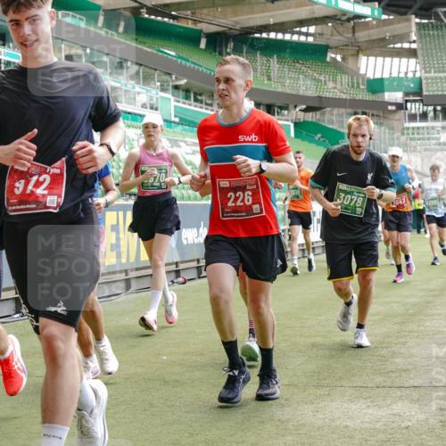 13.09.2026 - 21. swb-Marathon Bremen Michael Burmester http://msf.ph/oto/10421221 13.09.2026 12:59:14 Laufen im Stadion 141, 148, 191, 226, 232, 260, 342, 511, 672, 745, 789, 790, 972, 1080, 1119, 1166, 1191, 1199, 1209, 1281, 1493, 1494, 1516, 1642, 1647, 1931, 1933, 2046, 2088, 2210, 2289, 2343, 2367, 2397, 2425, 2481, 2517, 2570, 2577, 2771, 2806, 2807, 2827, 2885, 2899, 2914, 2953, 2961, 2979, 3015, 3021, 3098, 3120, 3124, 3138, 3148, 3186, 3190, 3233, 3273, 3319, 3338, 3435, 3516, 3531, 3534, 3560, 3652, 3655, 3695, 3861, 3930, 3933, 3934, 205 meine-sportfotos.de