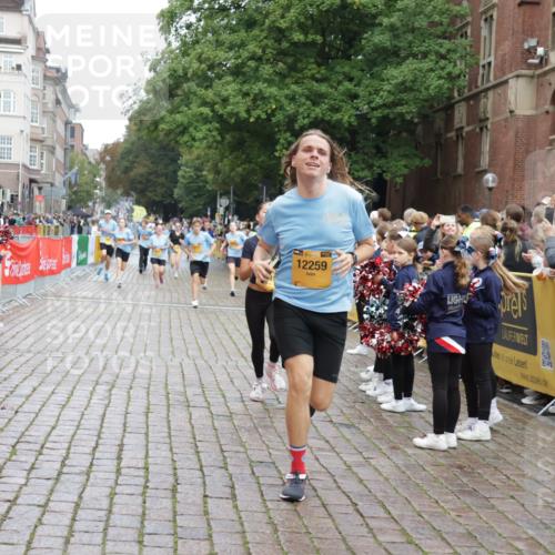 13.09.2026 - Kiel Lauf Yannick Fuchs http://msf.ph/oto/10421223 13.09.2026 09:43:09 Ziel 1040, 3041, 3850, 5530, 5929, 7532, 8808, 9354, 9933, 10047, 10118, 11753, 12259, 142, 762, 1213, 3827, 3849, 4322, 6423, 7874, 8191, 8532, 8870, 9311, 9519, 9592, 9629, 9706, 11721, 12678, 255, 401, 623, 1508, 4256, 6377, 7099, 7857, 8066, 10189, 10300, 12575, 445, 771, 1045, 1777, 2608, 4548, 5559, 6075, 6213, 6423, 6542, 6913, 9706, 12190 meine-sportfotos.de