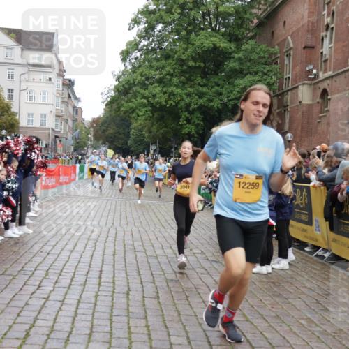 13.09.2026 - Kiel Lauf Yannick Fuchs http://msf.ph/oto/10421234 13.09.2026 09:43:09 Ziel 1040, 3041, 3850, 5530, 5929, 7532, 8808, 9354, 9933, 10047, 10118, 11753, 12259, 142, 762, 1213, 3827, 3849, 4322, 6423, 7874, 8191, 8532, 8870, 9311, 9519, 9592, 9629, 9706, 11721, 12678, 255, 401, 623, 1508, 4256, 6377, 7099, 7857, 8066, 10189, 10300, 12575, 445, 771, 1045, 1777, 2608, 4548, 5559, 6075, 6213, 6423, 6542, 6913, 9706, 12190 meine-sportfotos.de