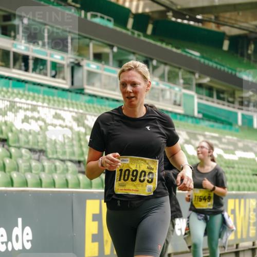 13.09.2026 - 21. swb-Marathon Bremen Michael Burmester http://msf.ph/oto/10421238 13.09.2026 10:44:43 Laufen im Stadion 10004, 10005, 10137, 10176, 10191, 10192, 10194, 10202, 10242, 10271, 10295, 10325, 10335, 10344, 10402, 10430, 10459, 10513, 10524, 10568, 10600, 10605, 10606, 10629, 10679, 10713, 10756, 10779, 10882, 10899, 10900, 10979, 10997, 10999, 11081, 11200, 11217, 11233, 11264, 11307, 11333, 11337, 11355, 11385, 11408, 11448, 11456, 11461, 11482, 11495, 11629, 11808, 11932, 11943, 12057, 12089, 12151, 12153, 12224, 12226, 12311, 12321, 12334, 12539 meine-sportfotos.de