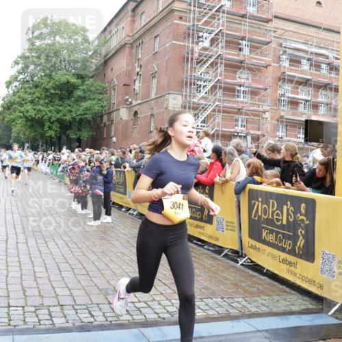 13.09.2026 - Kiel Lauf Yannick Fuchs http://msf.ph/oto/10421244 13.09.2026 09:43:11 Ziel 1040, 1508, 3041, 3850, 5929, 7099, 7532, 8808, 9354, 9933, 10047, 10118, 11753, 12259, 142, 762, 1040, 1213, 3827, 3849, 3850, 4322, 5530, 7874, 8191, 8532, 8870, 9311, 9519, 9592, 9629, 9706, 11721, 12678, 40, 255, 401, 623, 1857, 4256, 6377, 7857, 8066, 10189, 10300, 12575, 142, 1045, 1777, 2608, 4548, 6075, 6213, 6423, 6913, 8532, 9706, 12190 meine-sportfotos.de