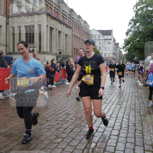13.09.2026 - Kiel Lauf Yannick Fuchs http://msf.ph/oto/10421261 13.09.2026 10:53:57 Ziel 1117, 2033, 2683, 3024, 3092, 3269, 3817, 3822, 3886, 4045, 4101, 4276, 4581, 4701, 4867, 5073, 5203, 5427, 5431, 5506, 5621, 5626, 5650, 5675, 5678, 5680, 5884, 6297, 6394, 7144, 7518, 7695, 8610, 8639, 9124, 9666, 9705, 10146, 10766, 11486, 11897, 183, 661, 1199, 1424, 1757, 2225, 2433, 2692, 2843, 3027, 3498, 3922, 3962, 4005, 4249, 4515, 4633, 4657, 5285, 5427, 5766, 5769, 5788, 6543, 6821, 7021, 7132, 7365, 7649, 11166, 11537, 11556, 12380, 243 meine-sportfotos.de