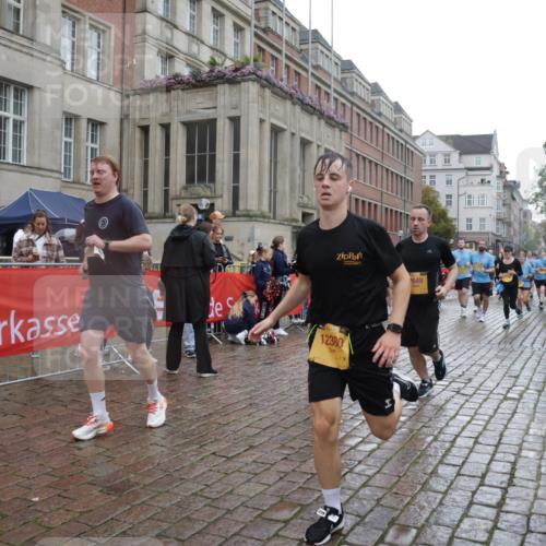 13.09.2026 - Kiel Lauf Yannick Fuchs http://msf.ph/oto/10421283 13.09.2026 10:53:59 Ziel 1117, 1740, 2033, 2683, 3024, 3092, 3269, 3817, 3822, 3886, 4045, 4101, 4276, 4581, 4701, 4867, 5203, 5431, 5506, 5621, 5626, 5650, 5675, 5678, 5680, 5884, 6297, 6394, 7144, 7518, 7535, 7695, 8610, 8639, 9088, 9124, 9517, 9618, 9666, 10119, 10146, 10766, 11486, 11897, 183, 661, 1199, 1424, 1757, 2225, 2433, 2692, 2843, 3027, 3498, 3817, 3922, 3962, 4249, 4515, 4633, 4657, 5073, 5285, 5427, 5766, 5769, 5788, 5884, 7021, 7132, 7365, 7649, 11166, 11537, 11556, 12380, 243 meine-sportfotos.de