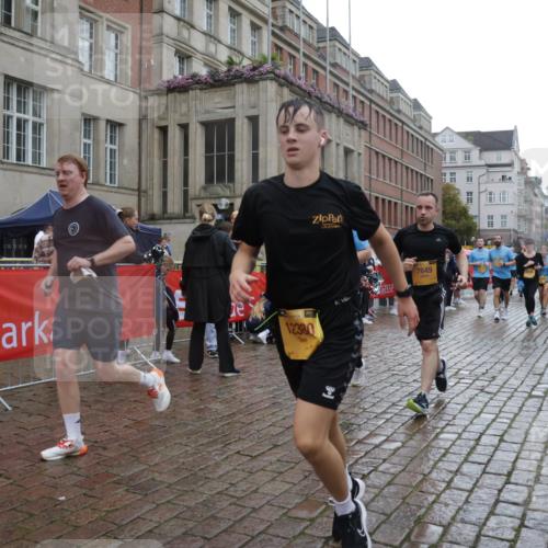 13.09.2026 - Kiel Lauf Yannick Fuchs http://msf.ph/oto/10421285 13.09.2026 10:53:59 Ziel 1117, 1740, 2033, 2683, 3024, 3092, 3269, 3817, 3822, 3886, 4045, 4101, 4276, 4581, 4701, 4867, 5203, 5431, 5506, 5621, 5626, 5650, 5675, 5678, 5680, 5884, 6297, 6394, 7144, 7518, 7535, 7695, 8610, 8639, 9088, 9124, 9517, 9618, 9666, 10119, 10146, 10766, 11486, 11897, 183, 661, 1199, 1424, 1757, 2225, 2433, 2692, 2843, 3027, 3498, 3817, 3922, 3962, 4249, 4515, 4633, 4657, 5073, 5285, 5427, 5766, 5769, 5788, 5884, 7021, 7132, 7365, 7649, 11166, 11537, 11556, 12380, 243 meine-sportfotos.de