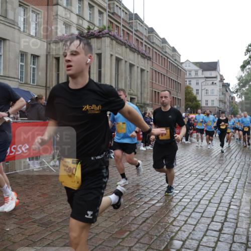 13.09.2026 - Kiel Lauf Yannick Fuchs http://msf.ph/oto/10421288 13.09.2026 10:53:59 Ziel 1117, 1740, 2033, 2683, 3024, 3092, 3269, 3817, 3822, 3886, 4045, 4101, 4276, 4581, 4701, 4867, 5203, 5431, 5506, 5621, 5626, 5650, 5675, 5678, 5680, 5884, 6297, 6394, 7144, 7518, 7535, 7695, 8610, 8639, 9088, 9124, 9517, 9618, 9666, 10119, 10146, 10766, 11486, 11897, 183, 661, 1199, 1424, 1757, 2225, 2433, 2692, 2843, 3027, 3498, 3817, 3922, 3962, 4249, 4515, 4633, 4657, 5073, 5285, 5427, 5766, 5769, 5788, 5884, 7021, 7132, 7365, 7649, 11166, 11537, 11556, 12380, 243 meine-sportfotos.de