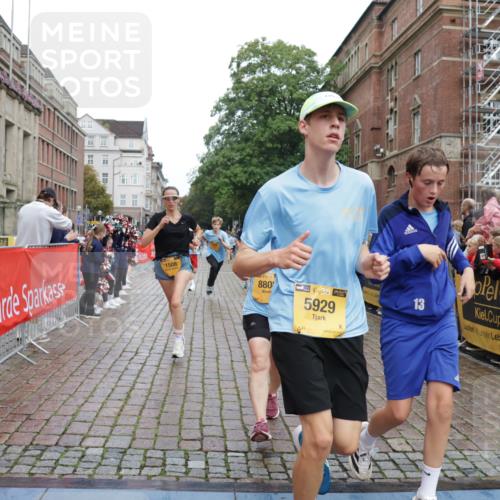 13.09.2026 - Kiel Lauf Yannick Fuchs http://msf.ph/oto/10421330 13.09.2026 09:43:17 Ziel 255, 623, 1508, 3041, 5929, 6377, 7099, 7532, 8808, 9933, 10047, 10118, 12259, 762, 1040, 1213, 3827, 3849, 3850, 4322, 5530, 7874, 8191, 8870, 9311, 9354, 9629, 11721, 11753, 12259, 12678, 40, 401, 1049, 1833, 1857, 4171, 4256, 7773, 7857, 7905, 8066, 8770, 8834, 10189, 10300, 11246, 12101, 12575, 142, 762, 4322, 8532, 9519, 9592, 9706 meine-sportfotos.de