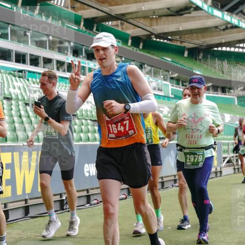 13.09.2026 - 21. swb-Marathon Bremen Michael Burmester http://msf.ph/oto/10421343 13.09.2026 12:59:19 Laufen im Stadion 141, 148, 191, 226, 232, 260, 342, 511, 672, 745, 789, 790, 972, 1080, 1119, 1166, 1191, 1199, 1209, 1281, 1493, 1494, 1516, 1642, 1647, 1931, 1933, 2088, 2210, 2289, 2343, 2367, 2397, 2425, 2481, 2517, 2570, 2577, 2686, 2771, 2806, 2807, 2827, 2885, 2899, 2914, 2953, 2961, 2979, 3015, 3021, 3098, 3120, 3124, 3138, 3148, 3186, 3190, 3233, 3273, 3338, 3435, 3516, 3531, 3534, 3560, 3652, 3655, 3695, 3861, 3930, 3933, 3934, 205 meine-sportfotos.de