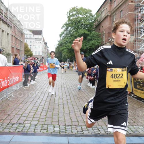 13.09.2026 - Kiel Lauf Yannick Fuchs http://msf.ph/oto/10421347 13.09.2026 09:43:19 Ziel 255, 623, 1508, 4256, 5929, 6377, 7099, 7532, 8066, 8808, 9933, 10047, 10118, 762, 1040, 1213, 3041, 3827, 3849, 3850, 4322, 5530, 7874, 8191, 8870, 9311, 9354, 9629, 11721, 11753, 12259, 12678, 40, 401, 1049, 1833, 1857, 4171, 7773, 7857, 7905, 8770, 8834, 10189, 10300, 10460, 11246, 12101, 12164, 12575, 142, 762, 3827, 4322, 8532, 9519, 9592 meine-sportfotos.de