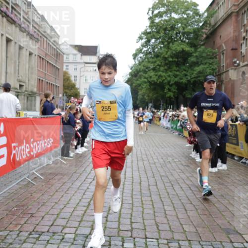13.09.2026 - Kiel Lauf Yannick Fuchs http://msf.ph/oto/10421352 13.09.2026 09:43:20 Ziel 255, 623, 1508, 4256, 5929, 6377, 7099, 7532, 8066, 8808, 9933, 10047, 10118, 762, 1040, 1213, 3041, 3827, 3849, 3850, 5530, 7874, 8191, 8870, 9311, 9354, 9629, 11721, 11753, 12259, 12678, 40, 401, 1049, 1833, 1857, 4171, 7773, 7857, 7905, 8770, 8834, 9323, 9934, 10189, 10300, 10460, 11246, 12101, 12164, 12575, 142, 762, 3827, 4322, 8532, 9519, 9592, 11721 meine-sportfotos.de