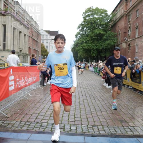 13.09.2026 - Kiel Lauf Yannick Fuchs http://msf.ph/oto/10421356 13.09.2026 09:43:20 Ziel 255, 623, 1508, 4256, 5929, 6377, 7099, 7532, 8066, 8808, 9933, 10047, 10118, 762, 1040, 1213, 3041, 3827, 3849, 3850, 5530, 7874, 8191, 8870, 9311, 9354, 9629, 11721, 11753, 12259, 12678, 40, 401, 1049, 1833, 1857, 4171, 7773, 7857, 7905, 8770, 8834, 9323, 9934, 10189, 10300, 10460, 11246, 12101, 12164, 12575, 142, 762, 3827, 4322, 8532, 9519, 9592, 11721 meine-sportfotos.de