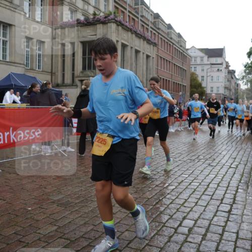 13.09.2026 - Kiel Lauf Yannick Fuchs http://msf.ph/oto/10421417 13.09.2026 10:54:14 Ziel 243, 394, 548, 932, 1343, 1613, 1740, 1765, 2196, 2471, 2579, 2746, 3293, 3337, 3649, 3729, 4264, 4310, 4525, 4582, 4827, 5119, 5392, 6519, 6888, 7276, 8640, 8849, 8925, 9088, 9400, 9863, 10084, 10119, 10443, 11961, 12746, 661, 1117, 1424, 1740, 2033, 2225, 2433, 2683, 2843, 3024, 3092, 3269, 3817, 3822, 3886, 3962, 4045, 4101, 4249, 4276, 4581, 4633, 4701, 4867, 5073, 5203, 5427, 5431, 5506, 5621, 5626, 5650, 5675, 5678, 5680, 5884, 7518, 7535, 9088, 183 meine-sportfotos.de