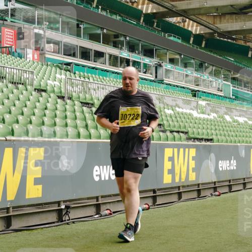13.09.2026 - 21. swb-Marathon Bremen Michael Burmester http://msf.ph/oto/10421418 13.09.2026 10:44:51 Laufen im Stadion 10005, 10137, 10176, 10191, 10192, 10194, 10202, 10242, 10271, 10295, 10325, 10335, 10344, 10402, 10430, 10459, 10513, 10524, 10568, 10600, 10605, 10606, 10629, 10651, 10679, 10713, 10756, 10779, 10882, 10899, 10900, 10979, 10997, 10999, 11081, 11200, 11217, 11233, 11264, 11307, 11333, 11337, 11355, 11385, 11408, 11448, 11456, 11461, 11482, 11495, 11629, 11808, 11932, 11943, 12057, 12089, 12151, 12153, 12177, 12178, 12224, 12226, 12311, 12321, 12334, 12539 meine-sportfotos.de