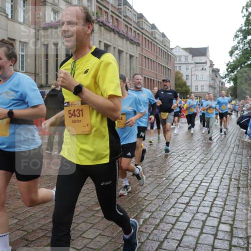 13.09.2026 - Kiel Lauf Yannick Fuchs http://msf.ph/oto/10421515 13.09.2026 10:54:27 Ziel 394, 932, 1127, 1287, 1613, 2259, 4246, 4827, 5318, 5560, 5578, 6063, 6166, 6208, 6571, 6887, 7558, 8328, 8711, 9462, 9633, 9655, 10049, 11156, 12526, 12710, 243, 548, 932, 1117, 1343, 1613, 1740, 1765, 2196, 2471, 2579, 2683, 2746, 3024, 3269, 3293, 3337, 3649, 3729, 3886, 4045, 4101, 4264, 4276, 4310, 4525, 4581, 4582, 4827, 4867, 5119, 5203, 5392, 5431, 5506, 5621, 5626, 5650, 5675, 5678, 5680, 6519, 6888, 7276, 7518, 7535, 8640, 8849, 8925, 9088, 9400, 396 meine-sportfotos.de