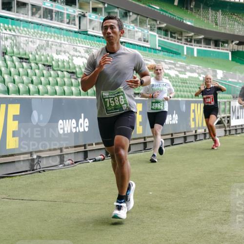 13.09.2026 - 21. swb-Marathon Bremen Michael Burmester http://msf.ph/oto/10421533 13.09.2026 12:59:27 Laufen im Stadion 135, 141, 148, 191, 226, 232, 260, 342, 511, 651, 672, 745, 789, 790, 972, 1080, 1119, 1166, 1209, 1281, 1368, 1493, 1494, 1516, 1642, 1647, 1861, 1931, 1933, 1935, 2088, 2210, 2289, 2293, 2343, 2367, 2425, 2481, 2517, 2570, 2577, 2686, 2771, 2806, 2807, 2827, 2885, 2899, 2914, 2953, 2961, 2979, 3015, 3021, 3076, 3098, 3105, 3120, 3124, 3148, 3186, 3190, 3233, 3273, 3338, 3354, 3435, 3516, 3531, 3534, 3560, 3652, 3655, 3855, 3861, 3930, 3933, 3934, 205 meine-sportfotos.de