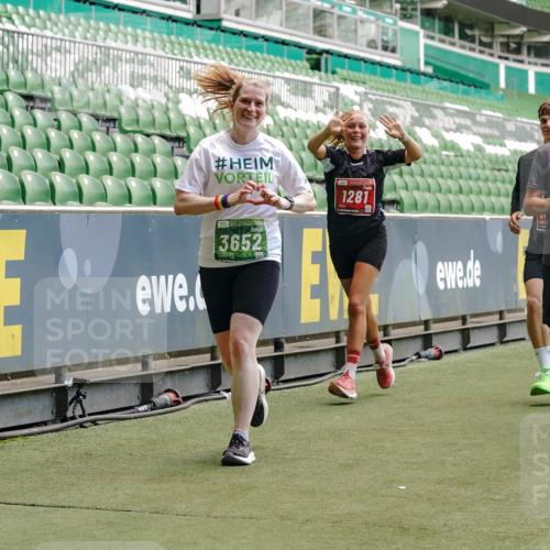13.09.2026 - 21. swb-Marathon Bremen Michael Burmester http://msf.ph/oto/10421547 13.09.2026 12:59:29 Laufen im Stadion 135, 141, 148, 191, 226, 232, 260, 342, 511, 651, 672, 745, 789, 972, 1080, 1119, 1166, 1209, 1281, 1368, 1493, 1494, 1516, 1642, 1647, 1861, 1931, 1933, 1935, 1963, 2088, 2210, 2289, 2293, 2306, 2343, 2367, 2425, 2481, 2517, 2570, 2577, 2686, 2771, 2806, 2807, 2827, 2885, 2899, 2914, 2953, 2961, 2979, 3015, 3021, 3076, 3098, 3105, 3120, 3124, 3148, 3190, 3233, 3273, 3338, 3354, 3435, 3480, 3516, 3531, 3534, 3560, 3652, 3655, 3729, 3855, 3861, 3930, 3933, 3934, 205 meine-sportfotos.de