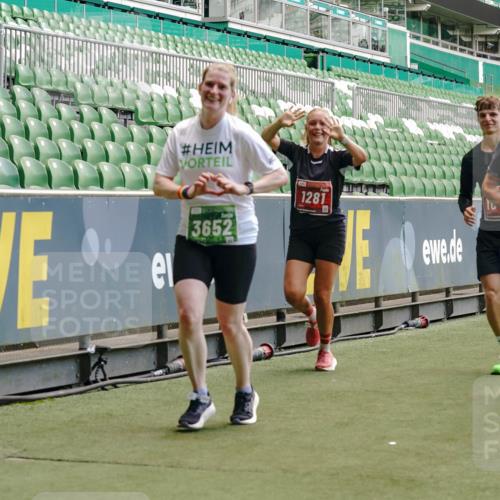 13.09.2026 - 21. swb-Marathon Bremen Michael Burmester http://msf.ph/oto/10421561 13.09.2026 12:59:29 Laufen im Stadion 135, 141, 148, 191, 226, 232, 260, 342, 511, 651, 672, 745, 789, 972, 1080, 1119, 1166, 1209, 1281, 1368, 1493, 1494, 1516, 1642, 1647, 1861, 1931, 1933, 1935, 1963, 2088, 2210, 2289, 2293, 2306, 2343, 2367, 2425, 2481, 2517, 2570, 2577, 2686, 2771, 2806, 2807, 2827, 2885, 2899, 2914, 2953, 2961, 2979, 3015, 3021, 3076, 3098, 3105, 3120, 3124, 3148, 3190, 3233, 3273, 3338, 3354, 3435, 3480, 3516, 3531, 3534, 3560, 3652, 3655, 3729, 3855, 3861, 3930, 3933, 3934, 205 meine-sportfotos.de