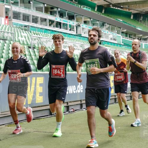 13.09.2026 - 21. swb-Marathon Bremen Michael Burmester http://msf.ph/oto/10421610 13.09.2026 12:59:31 Laufen im Stadion 135, 141, 148, 191, 226, 232, 260, 342, 511, 651, 672, 745, 972, 1080, 1119, 1166, 1209, 1281, 1368, 1493, 1494, 1516, 1642, 1647, 1861, 1931, 1933, 1935, 1963, 2088, 2210, 2289, 2293, 2306, 2343, 2367, 2425, 2481, 2517, 2570, 2577, 2686, 2771, 2806, 2807, 2827, 2885, 2899, 2914, 2953, 2961, 2979, 3015, 3021, 3076, 3098, 3105, 3120, 3124, 3148, 3190, 3233, 3273, 3338, 3354, 3435, 3480, 3516, 3531, 3534, 3560, 3652, 3729, 3855, 3861, 3930, 3933, 3934, 205 meine-sportfotos.de