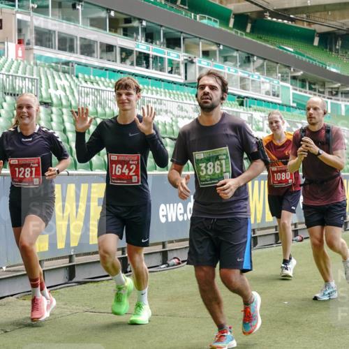 13.09.2026 - 21. swb-Marathon Bremen Michael Burmester http://msf.ph/oto/10421618 13.09.2026 12:59:31 Laufen im Stadion 135, 141, 148, 191, 226, 232, 260, 342, 511, 651, 672, 745, 972, 1080, 1119, 1166, 1209, 1281, 1368, 1493, 1494, 1516, 1642, 1647, 1861, 1931, 1933, 1935, 1963, 2088, 2210, 2289, 2293, 2306, 2343, 2367, 2425, 2481, 2517, 2570, 2577, 2686, 2771, 2806, 2807, 2827, 2885, 2899, 2914, 2953, 2961, 2979, 3015, 3021, 3076, 3098, 3105, 3120, 3124, 3148, 3190, 3233, 3273, 3338, 3354, 3435, 3480, 3516, 3531, 3534, 3560, 3652, 3729, 3855, 3861, 3930, 3933, 3934, 205 meine-sportfotos.de