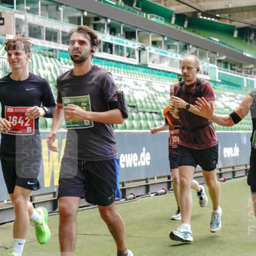 13.09.2026 - 21. swb-Marathon Bremen Michael Burmester http://msf.ph/oto/10421632 13.09.2026 12:59:31 Laufen im Stadion 135, 141, 148, 191, 226, 232, 260, 342, 511, 651, 672, 745, 972, 1080, 1119, 1166, 1209, 1281, 1368, 1493, 1494, 1516, 1642, 1647, 1861, 1931, 1933, 1935, 1963, 2088, 2210, 2289, 2293, 2306, 2343, 2367, 2425, 2481, 2517, 2570, 2577, 2686, 2771, 2806, 2807, 2827, 2885, 2899, 2914, 2953, 2961, 2979, 3015, 3021, 3076, 3098, 3105, 3120, 3124, 3148, 3190, 3233, 3273, 3338, 3354, 3435, 3480, 3516, 3531, 3534, 3560, 3652, 3729, 3855, 3861, 3930, 3933, 3934, 205 meine-sportfotos.de
