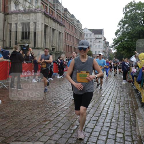 13.09.2026 - Kiel Lauf Yannick Fuchs http://msf.ph/oto/10421657 13.09.2026 10:54:38 Ziel 1287, 2506, 3939, 4091, 4502, 4938, 5302, 5560, 5821, 6166, 6889, 7046, 8542, 8867, 9297, 9424, 9462, 9633, 10015, 10740, 11156, 11529, 11760, 12268, 12526, 12529, 12710, 243, 394, 548, 932, 1127, 1343, 1613, 1740, 1765, 2196, 2259, 2471, 2579, 2746, 3293, 3337, 3649, 3729, 4246, 4264, 4310, 4525, 4582, 4827, 5119, 5318, 5392, 5578, 6063, 6208, 6519, 6571, 6887, 6888, 7276, 7535, 7558, 8328, 8640, 8711, 8849, 8925, 9088, 9400, 396, 454 meine-sportfotos.de