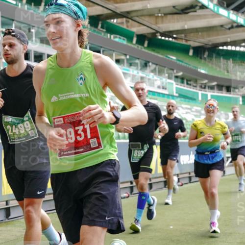 13.09.2026 - 21. swb-Marathon Bremen Michael Burmester http://msf.ph/oto/10421687 13.09.2026 12:59:35 Laufen im Stadion 135, 141, 148, 191, 226, 232, 260, 342, 511, 651, 745, 972, 1080, 1166, 1209, 1281, 1368, 1493, 1494, 1516, 1642, 1650, 1861, 1931, 1933, 1935, 1963, 2088, 2210, 2289, 2293, 2306, 2322, 2343, 2367, 2425, 2481, 2517, 2570, 2577, 2686, 2771, 2806, 2807, 2827, 2885, 2899, 2914, 2953, 2961, 2979, 3015, 3021, 3076, 3098, 3105, 3120, 3124, 3145, 3148, 3190, 3233, 3273, 3338, 3354, 3435, 3480, 3516, 3531, 3560, 3652, 3729, 3855, 3861, 3930, 3933, 3934, 205 meine-sportfotos.de